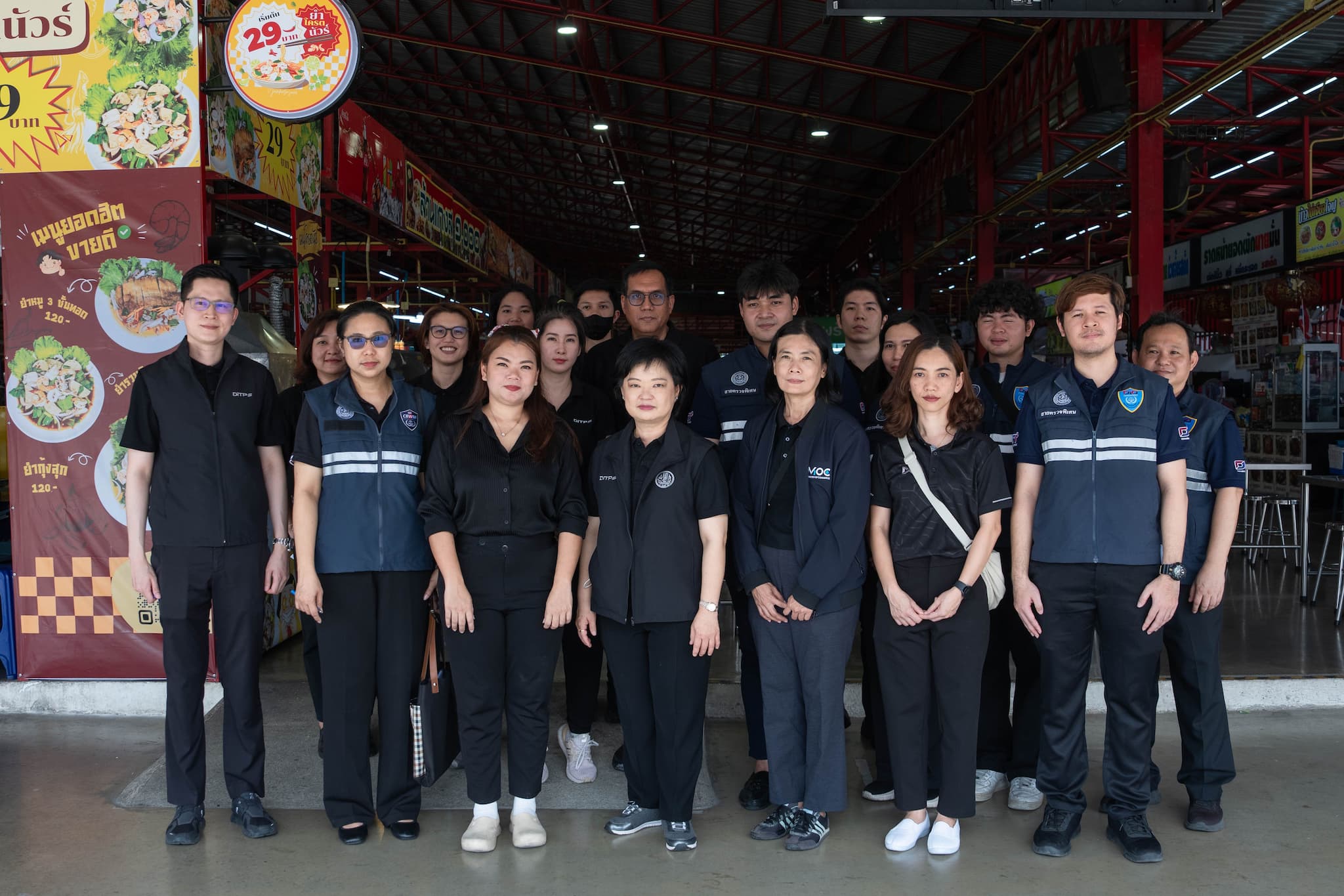 พาณิชย์ ลงพื้นที่นครปฐม ติดตามราคาสินค้า ยังไม่พบปรับขึ้นราคาอาหาร-ไข่ไก่ แต่จับตาต้นทุนบรรจุภัณฑ์พุ่ง