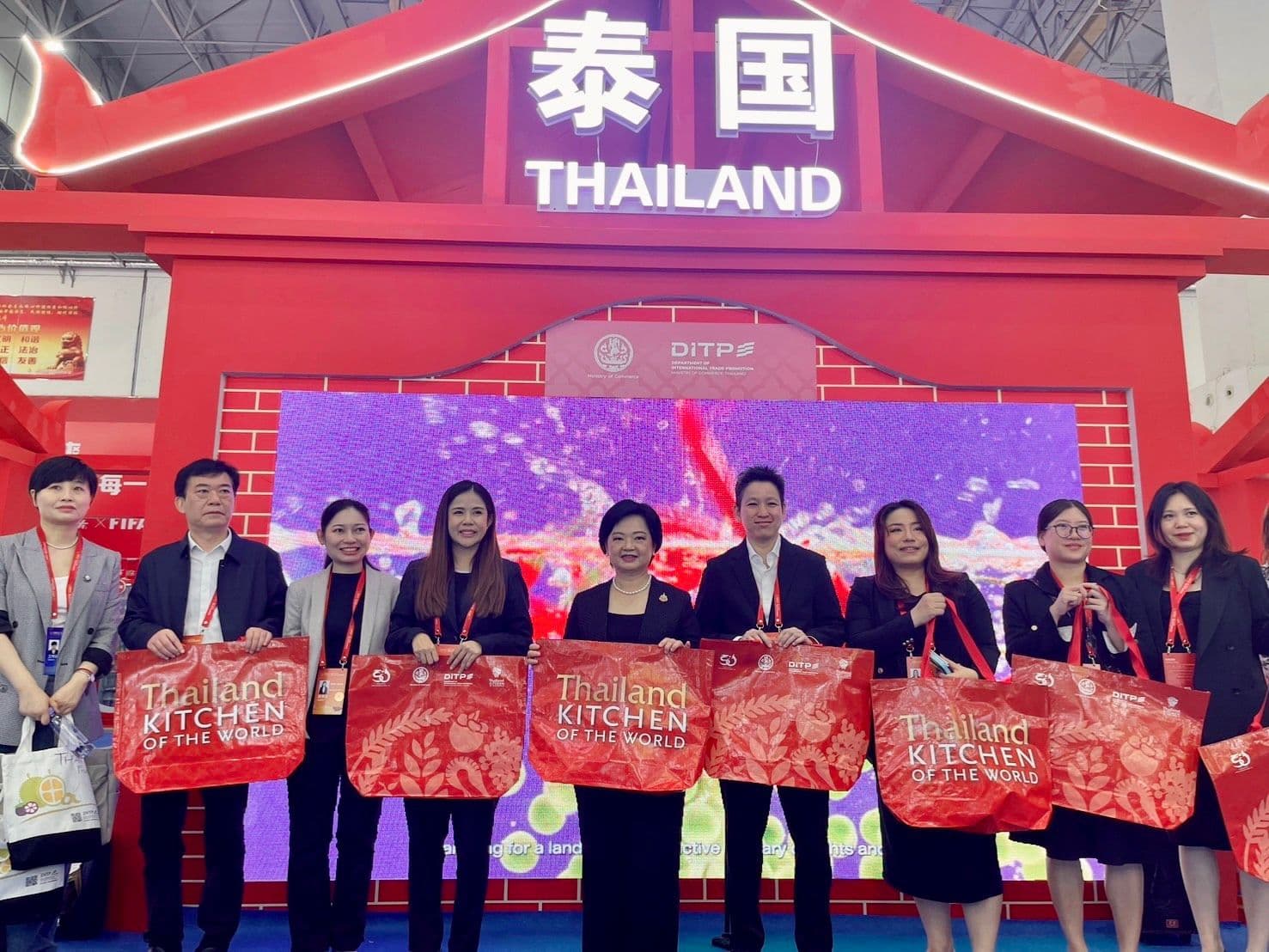 กรมส่งเสริมการค้าระหว่างประเทศ (DITP) เข้าร่วมงานแสดงสินค้า China (Luohe) Food Expo ครั้งที่ 23
ณ เมืองลั่วเหอ มณฑลเหอหนาน สาธารณรัฐประชาชนจีน พร้อมนำผู้ประกอบการกลุ่มสินค้าอาหาร 10 บริษัท เข้าร่วมจัดแสดงสินค้าแสวงหาความร่วมมือทางธุรกิจ