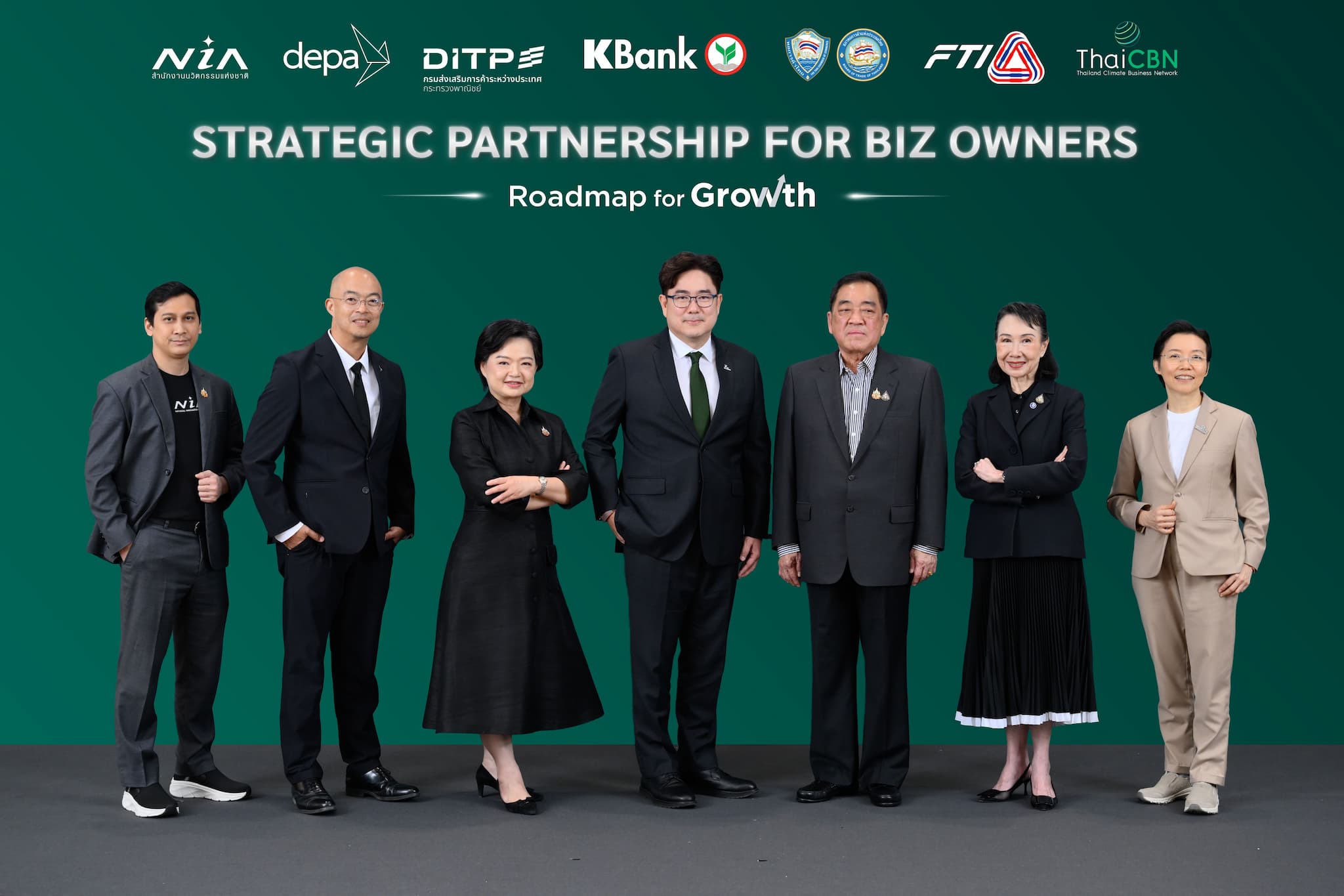 กสิกรไทยผนึก 6 พันธมิตรชั้นนำระดับประเทศ เปิดโครงการ "Roadmap for Growth" หนุนองค์ความรู้ เร่งศักยภาพ ให้ผู้ประกอบการไทย "ทำเป็น อยู่รอด เติบโต" 