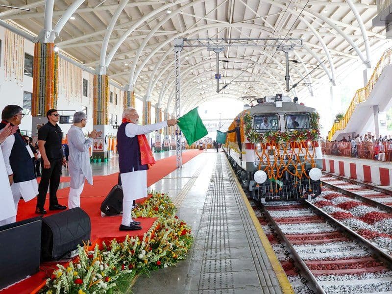 อินเดียสร้างประวัติศาสตร์ เปิดใช้รถไฟพลังงานไฮโดรเจนขบวนแรกของประเทศ