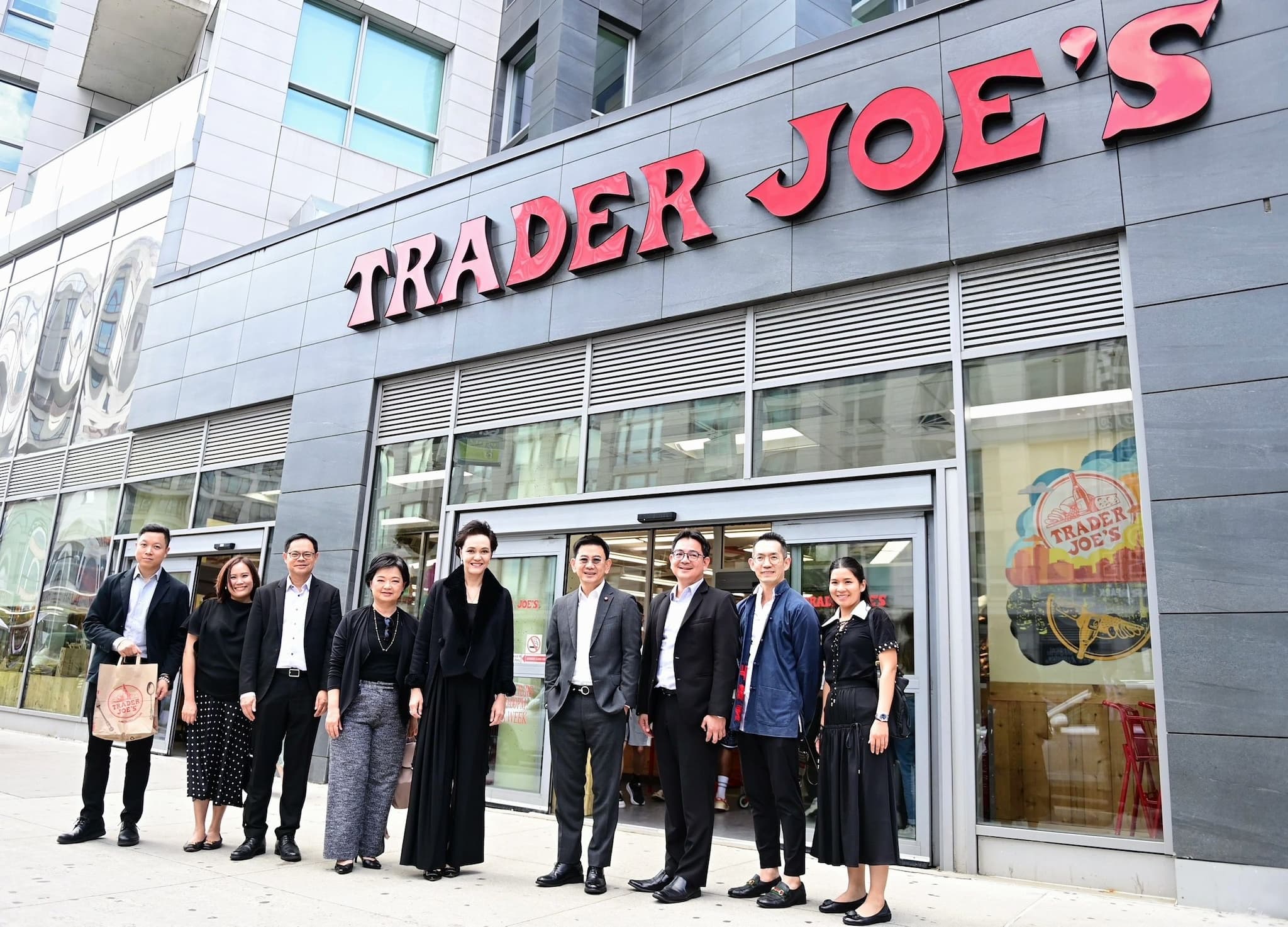 “ศุภจี” ลุยสำรวจสินค้าไทยใน Whole Foods Market และ Trader Joe’s กลางนครนิวยอร์ก เร่งขยายโอกาสสินค้าไทยสู่ตลาดค้าปลีกสหรัฐฯ