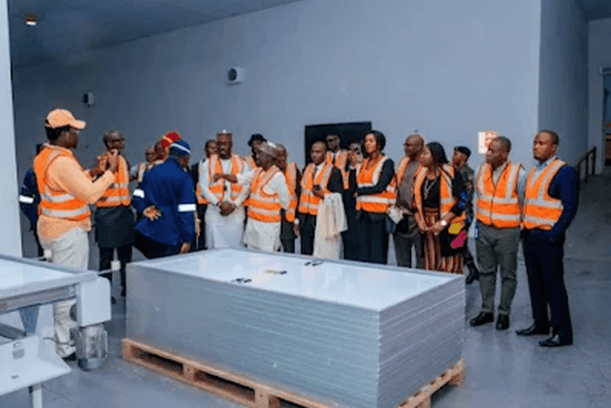 ไนจีเรียสร้างประวัติศาสตร์หน้าใหม่ด้วยการส่งออกแผงโซลาร์เซลล์ที่ผลิตในประเทศไปยังกานา