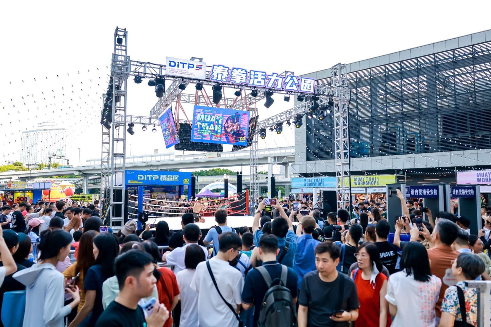 “Roadshow มวยไทย” ดังกระหึ่มแดนมังกร ปลุกกระแสไทยฟีเวอร์กลางมหานครกวางโจว