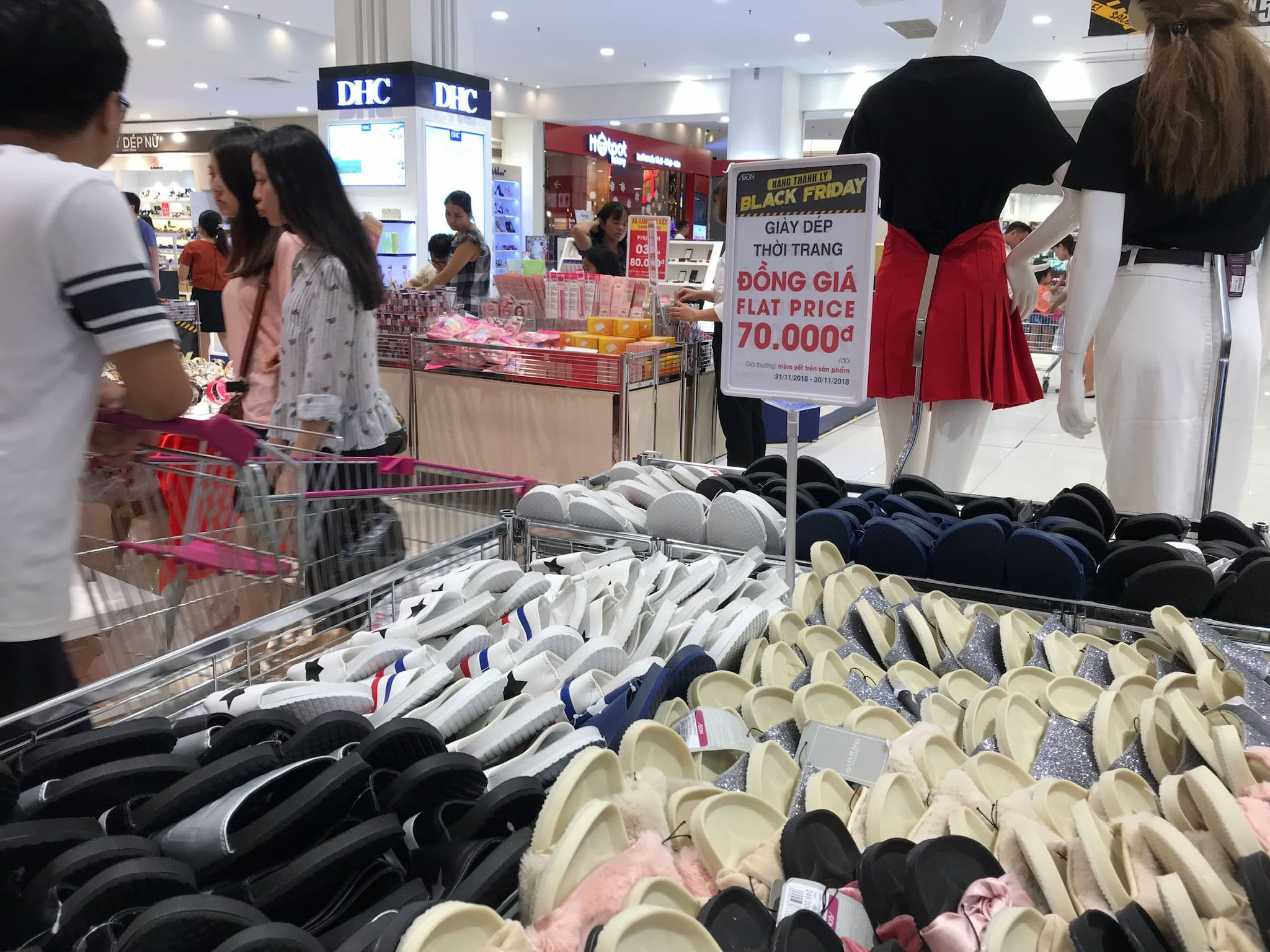 รายงานสินค้าเครื่องแต่งกายและรองเท้าในประเทศเวียดนาม