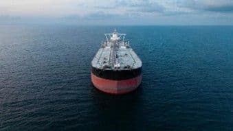 นักวิเคราะห์อินโดนีเซียคาดการณ์ว่าราคาน้ำมันดิบอาจแตะ 100 ดอลลาร์ เนื่องจากการปิดท่อส่งน้ำมันฮอร์มุซใกล้เข้ามา