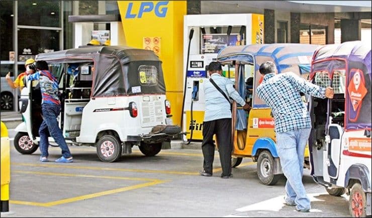 กัมพูชาลด VAT น้ำมันเชื้อเพลิง เพื่อบรรเทาค่าครองชีพ