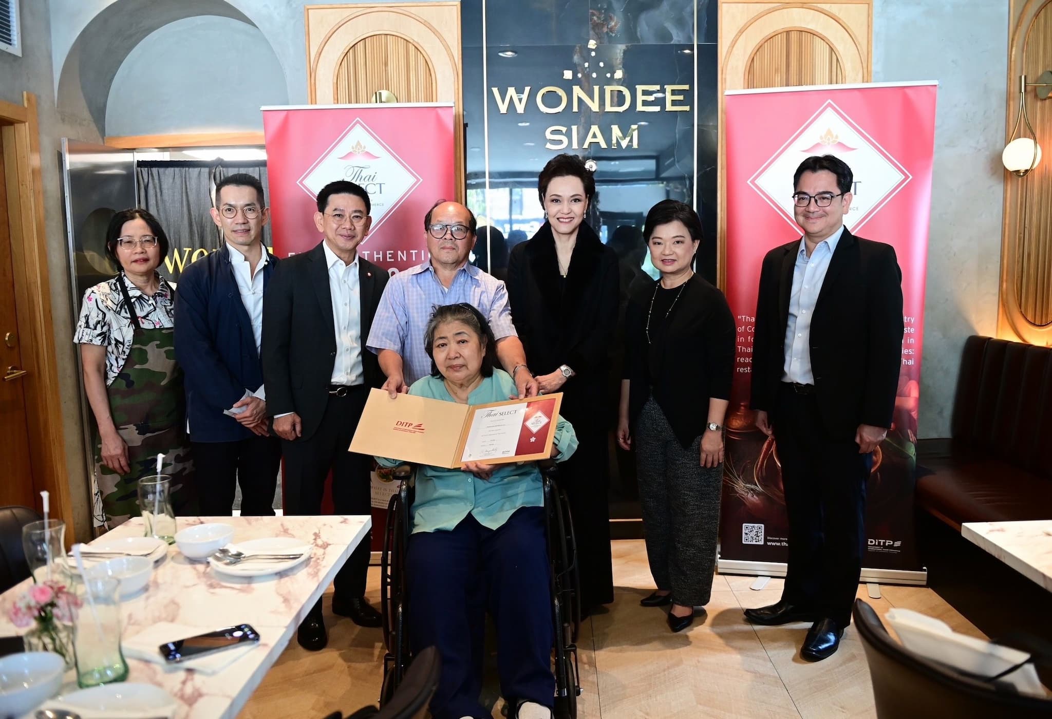 “ศุภจี” เยี่ยมร้าน Wondee Siam กลางนิวยอร์ก ชูตรา Thai SELECT การันตีคุณภาพอาหารไทย รสชาติไทยแท้ สร้างความเชื่อมั่นผู้บริโภค พร้อมขยายฐานลูกค้าสู่ตลาดโลก