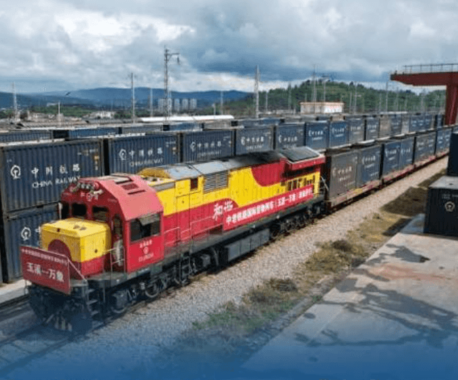 รถไฟลาว-จีนนำเข้าผลไม้สะสมมากกว่า 600,000 ตัน นวัตกรรมด้านเส้นทางขนส่งช่วยกระตุ้นการค้าและเศรษฐกิจข้ามแดน สคต.คุนหมิง