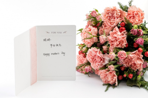 เศรษฐกิจเซี่ยงไฮ้ช่วงเทศกาลวันแม่ยังคงเพิ่มขึ้นอย่างต่อเนื่อง จำนวนสั่งซื้อดอกไม้และเค้กเพิ่มขึ้นอย่างมาก