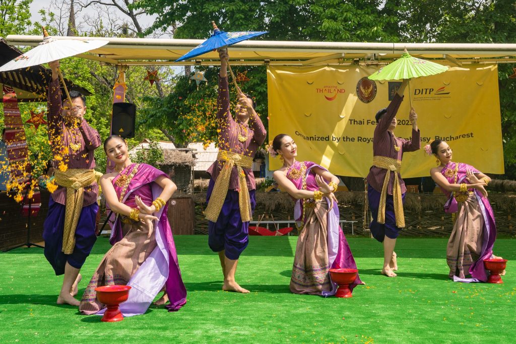 สคต. บูดาเปสต์ร่วมกับหน่วยงานไทยในโรมาเนีย จัดงาน “เทศกาลไทย” ในกรุงบูคาเรสต์ ชาวโรมาเนียแห่เข้าร่วมคึกคัก จุดกระแสนิยมไทยในโรมาเนีย