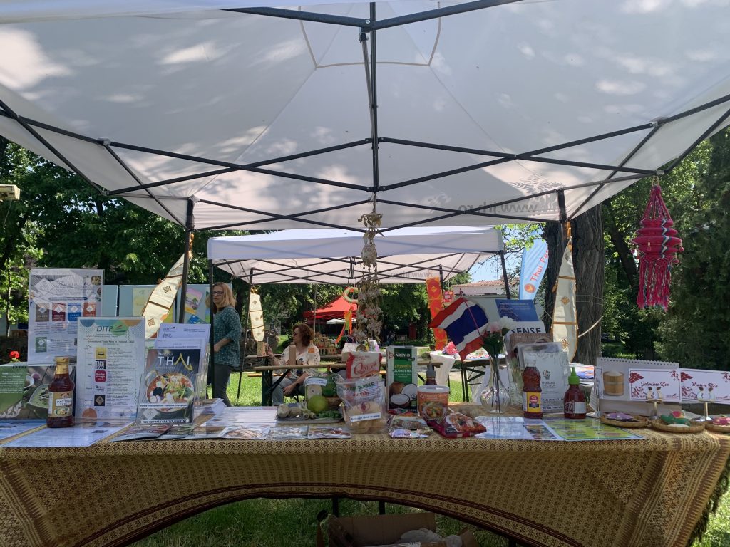 สคต. บูดาเปสต์ร่วมกับหน่วยงานไทยในโรมาเนีย จัดงาน “เทศกาลไทย” ในกรุงบูคาเรสต์ ชาวโรมาเนียแห่เข้าร่วมคึกคัก จุดกระแสนิยมไทยในโรมาเนีย