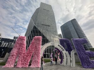 สำรวจธุรกิจแฟชั่นโชว์รูม ช่วง Shanghai Fashion Week 2023 พาชม MODE SHANGHAI FASHION TRADE SHOW