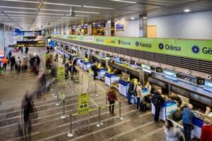 สนามบินริกาของลัตเวีย ห่วงโลกร้อน ตั้งเป้าปล่อยก๊าซ CO2e เป็นศูนย์ภายในปี 2578
